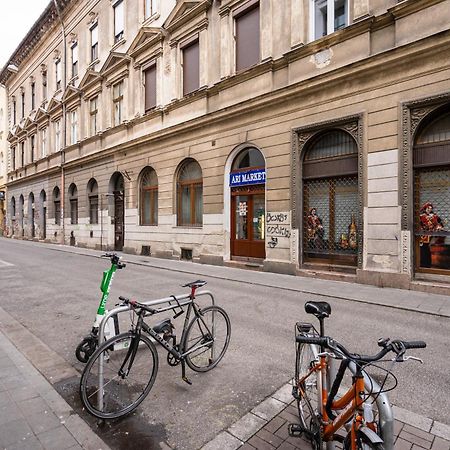 D24 - Historic Quarter Design Loft - Best Location By Bqa Boedapest Buitenkant foto